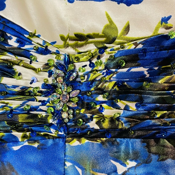 Elegant Strapless Floral Maxi Dress - Picture 4 of 6